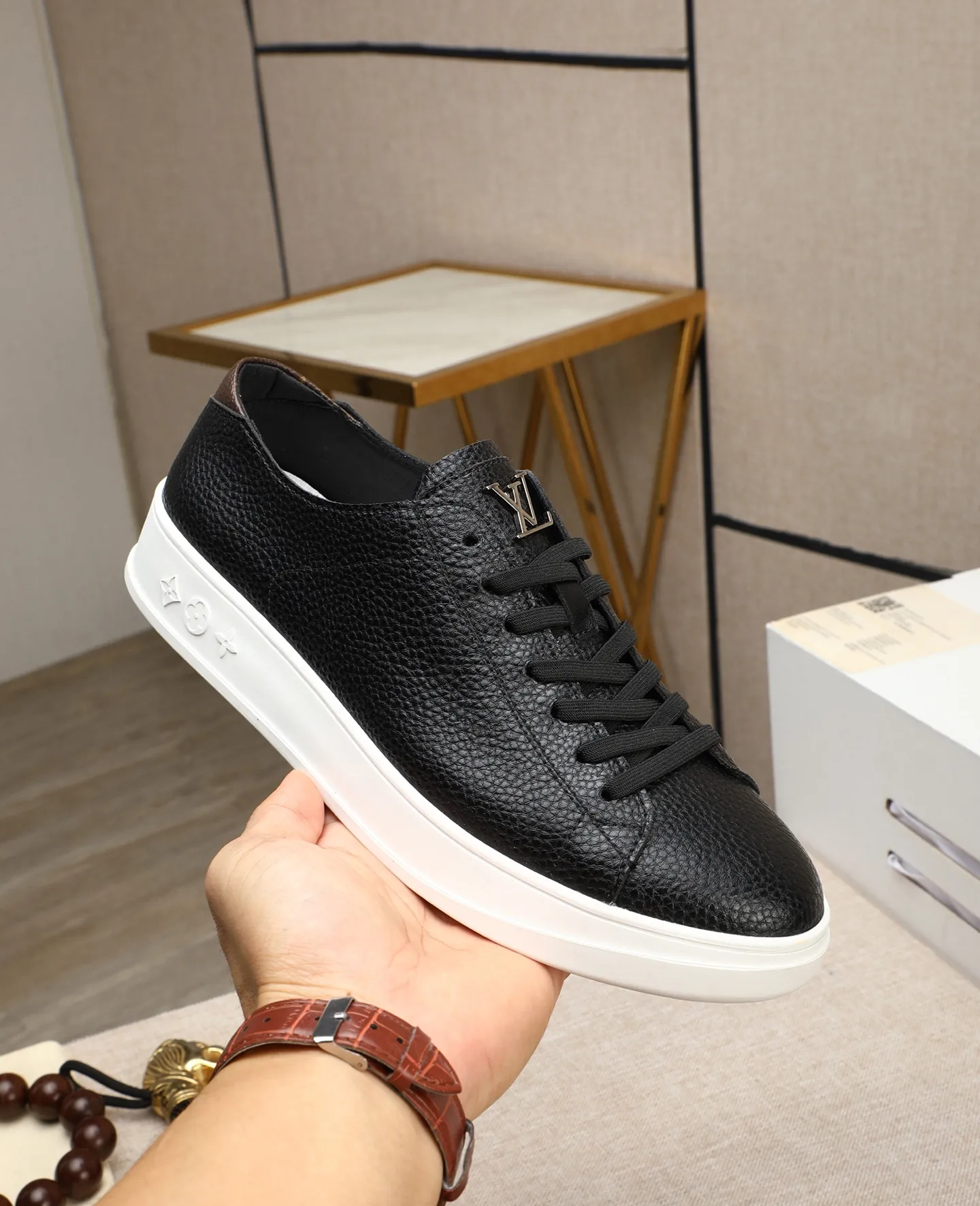 Men's shoes 💰440 📛📛【LOUIS VUITTON】Louis Vuitton official website synchronized new products 👟Milan fashion catwalk style 🇰🇾🇰🇾LV family logo, celebrity style, a must-have for fashionistas ⚠️First-layer calfskin ➕Genuine leather lining ➕Official website original version special outsole 👞Number 38-44